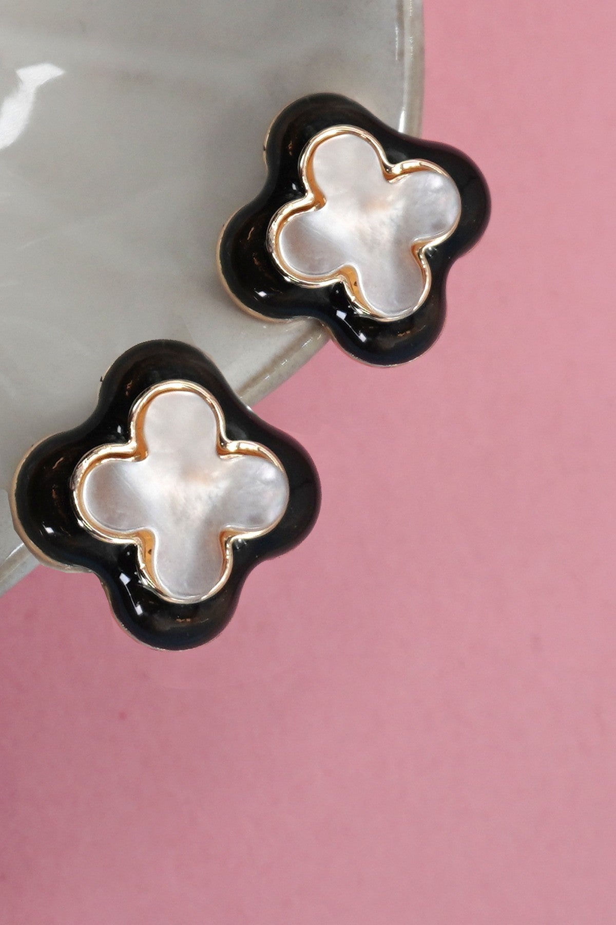 JJTL Vintage Pearl Clover Stud Earring