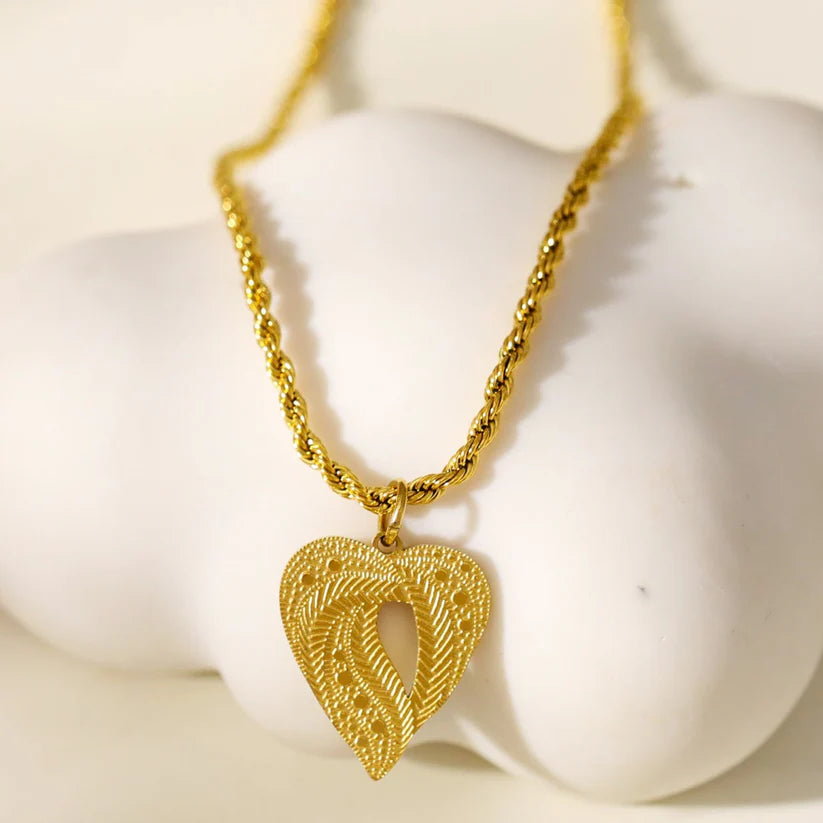 Hackney Nine Giverny Heart Necklace GLD