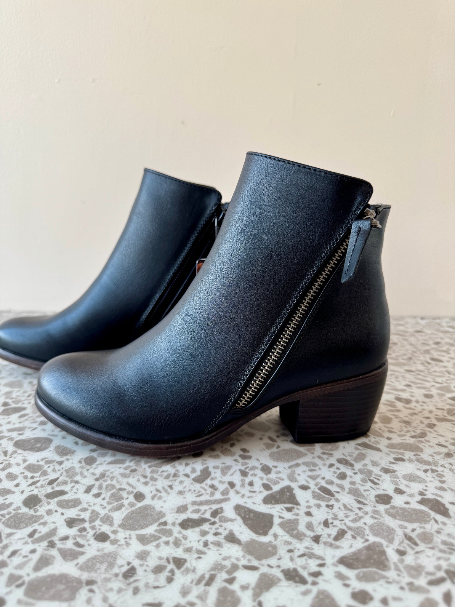 Taxi Izzy Waterproof Heeled Bootie BLK