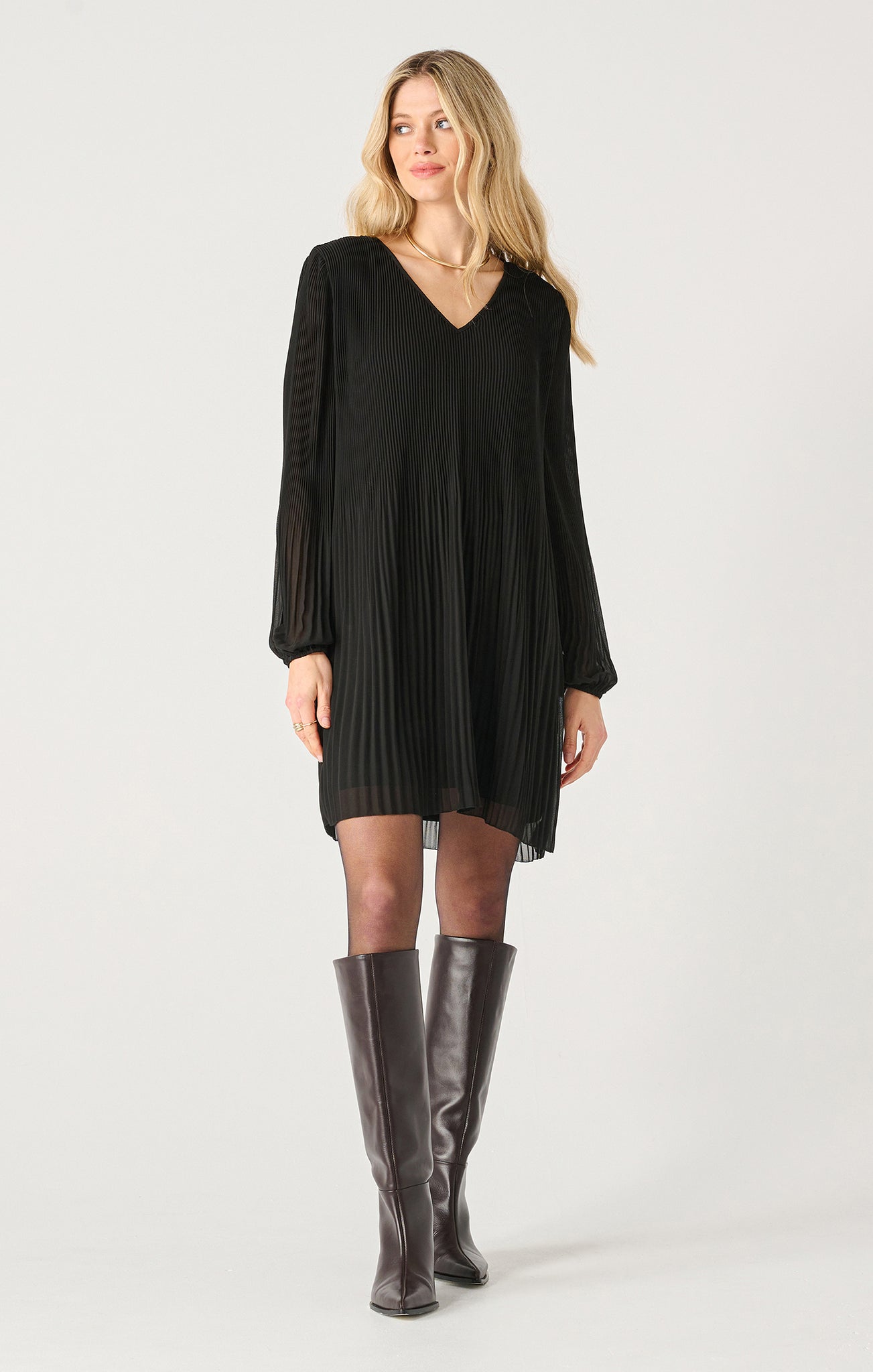 Black Tape L/S Pleated Dress BLK