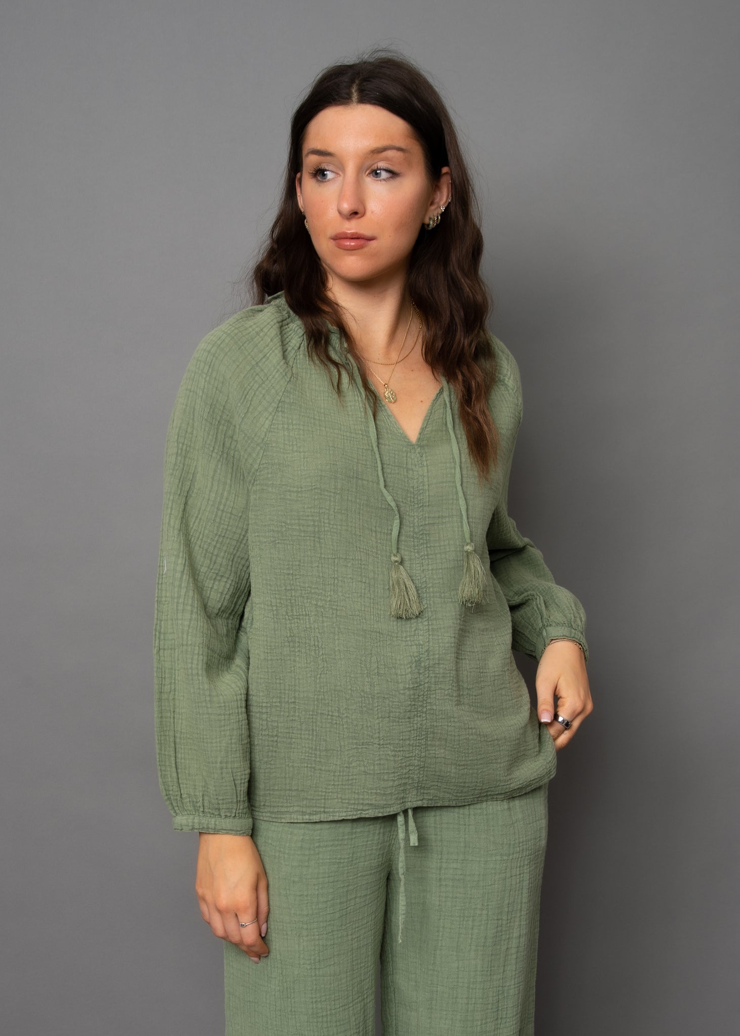 RD Style Milana Puff Sleeve L/S Vnck Top MOSS