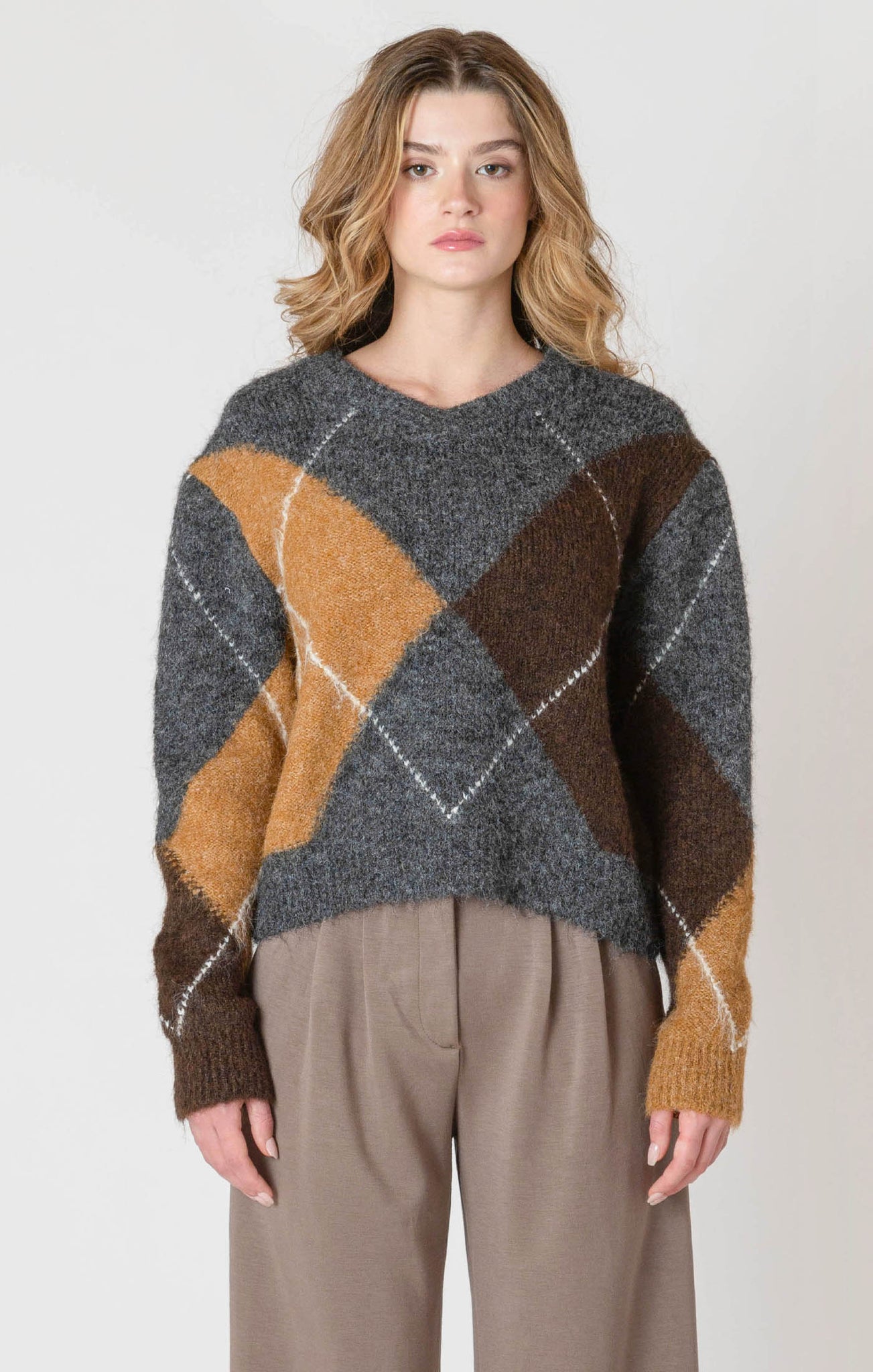 Room 34 Argyle V Neck Sweater NEUTRAL